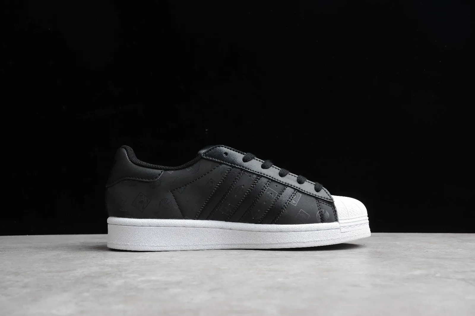 Adidas Originals Superstar Core Black Cloud White GX8412