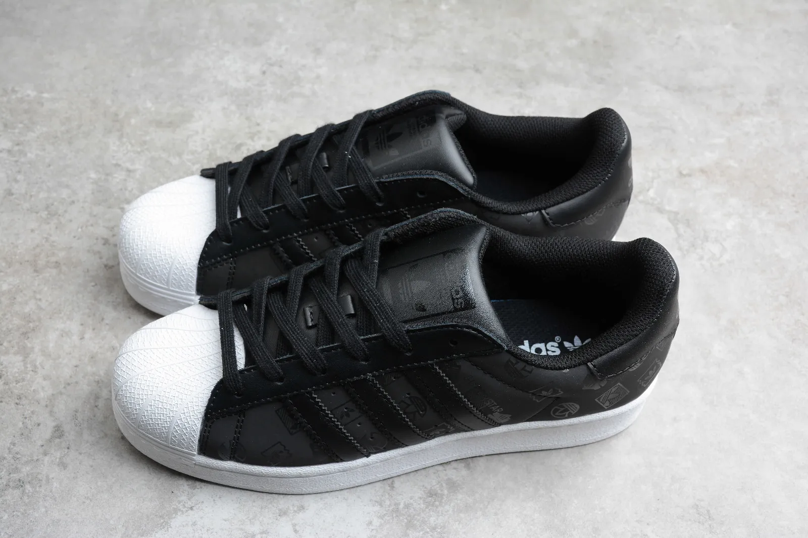 Adidas Originals Superstar Core Black Cloud White GX8412