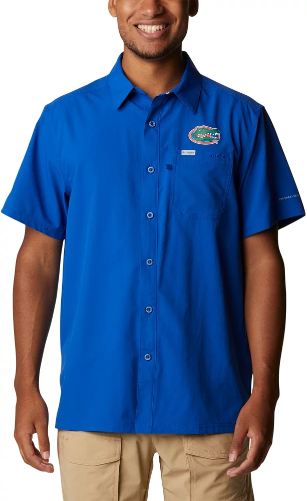 Columbia Sportswear Men's University of Florida Slack Tide Flag Camp Button Down Shirt