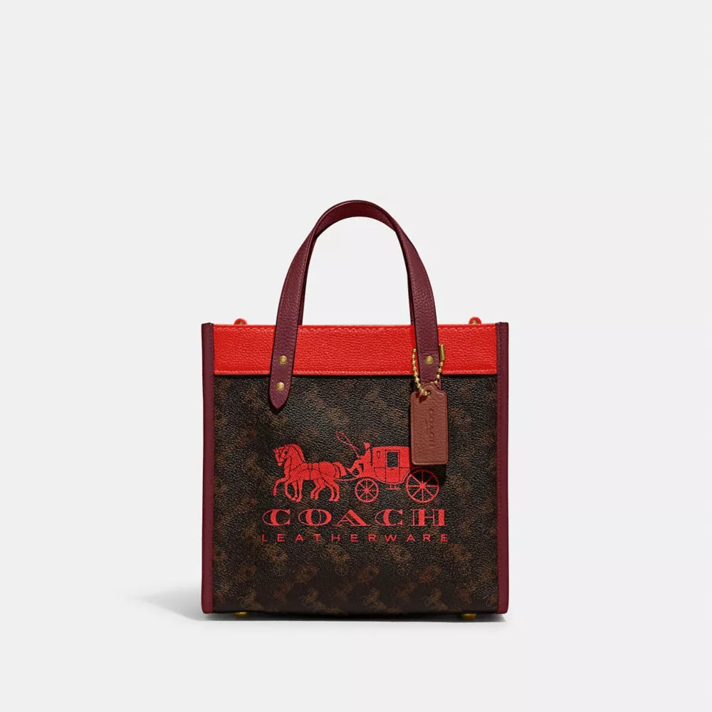 FIELD TOTE 22 WITH HORSE AND CARRIAGE PRINT AND CARRIAGE BADGE