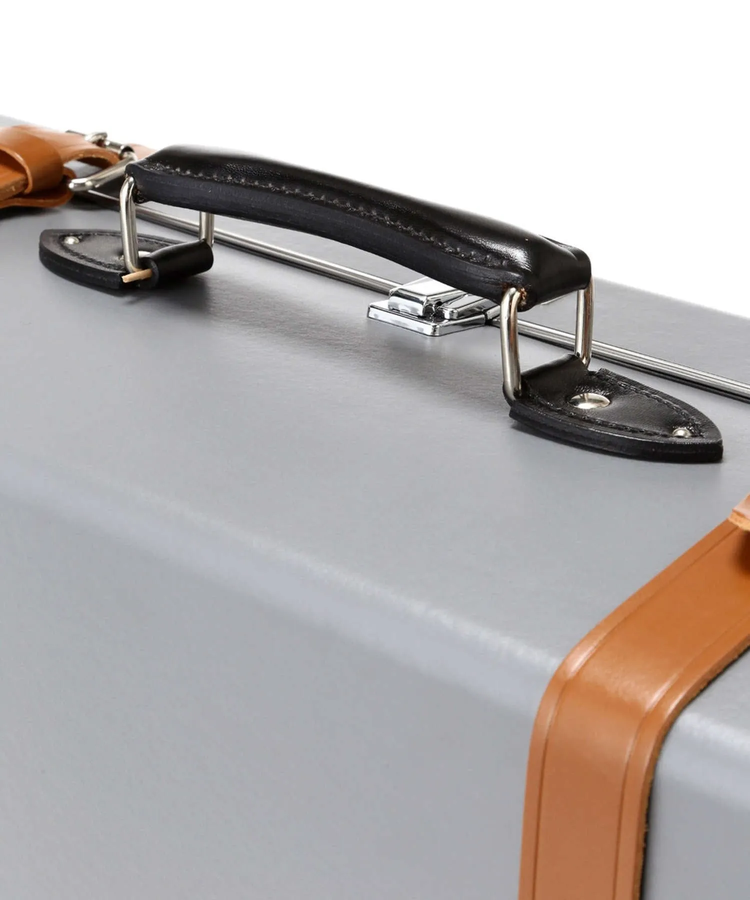 Globe-Trotter X Todd Snyder 30 Suitcase in Grey