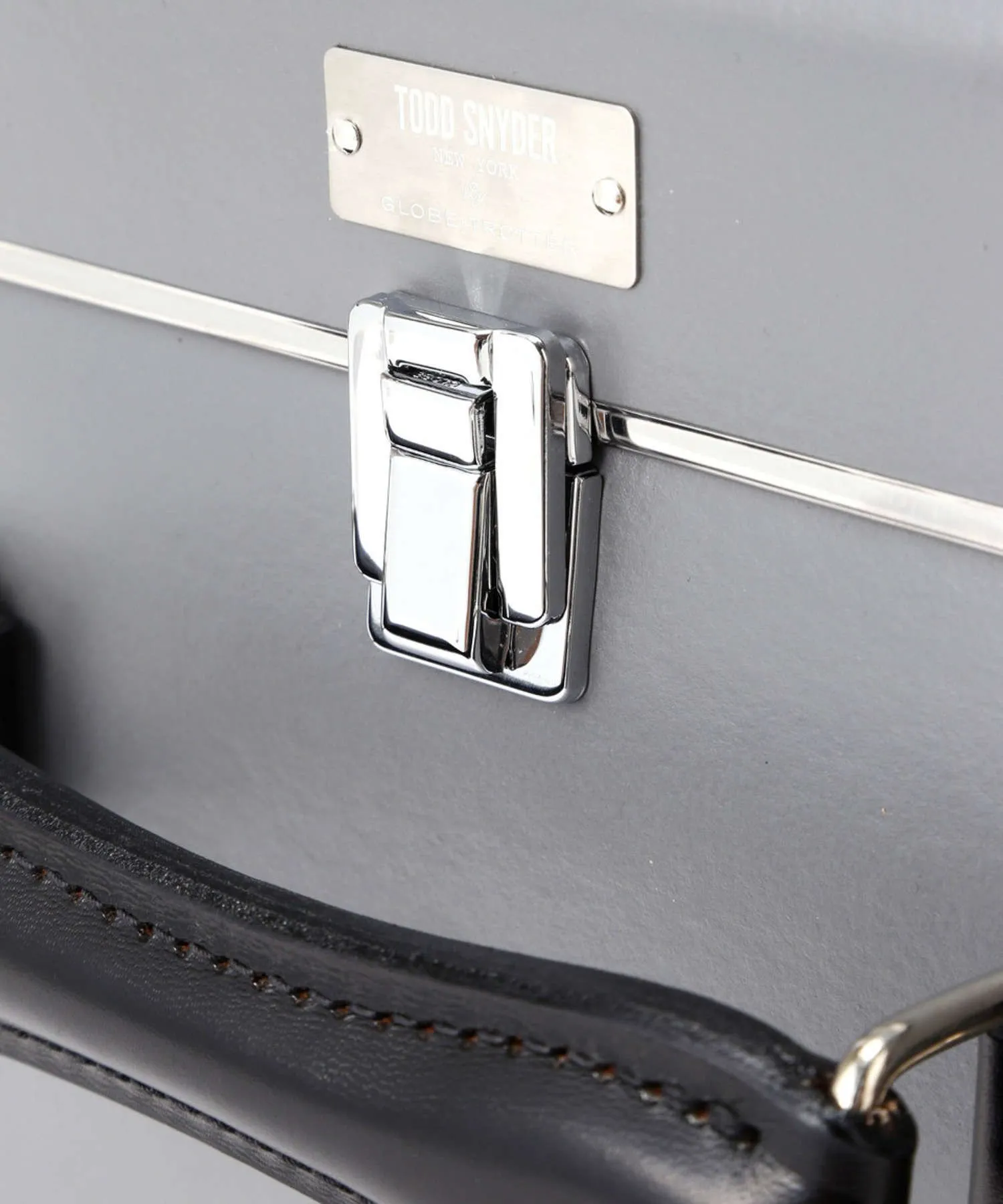 Globe-Trotter X Todd Snyder 30 Suitcase in Grey