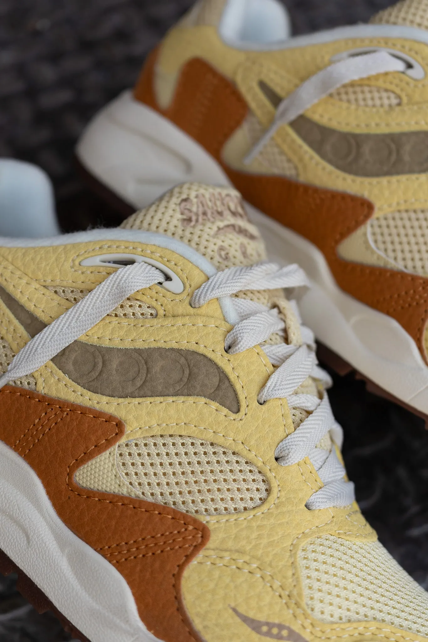 Mens Saucony Grid Shadow 2 (Mustard/Tan)