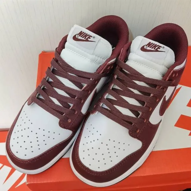 Nike dunk low retro team red