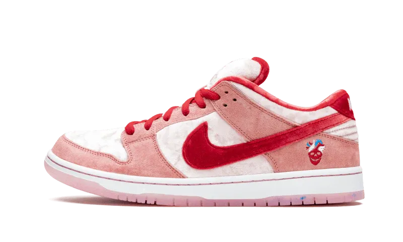 Nike SB Dunk Low Strange Love