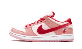 Nike SB Dunk Low Strange Love