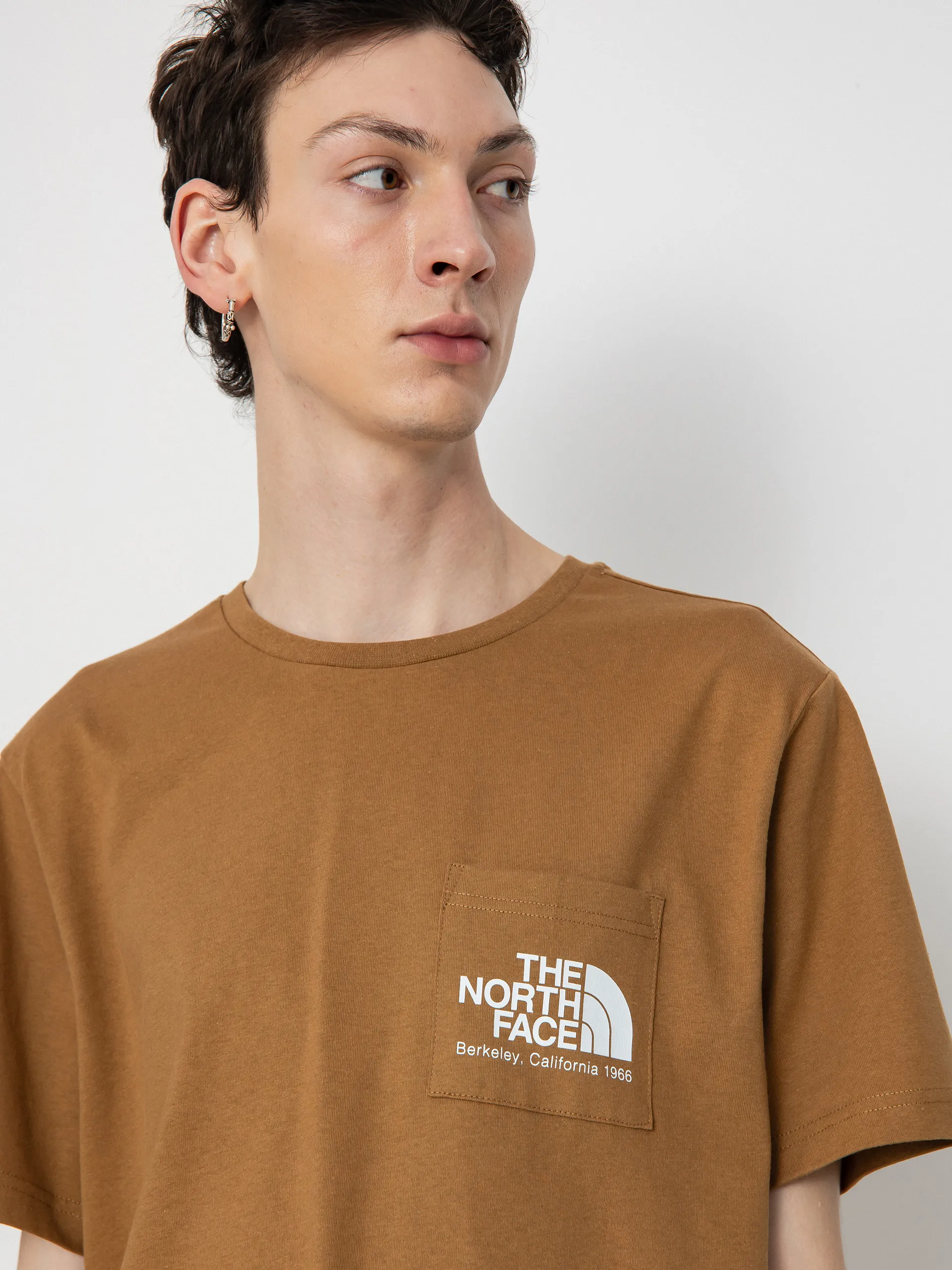 The North Face Berkeley California Pocket T-Shirt (utility brown)